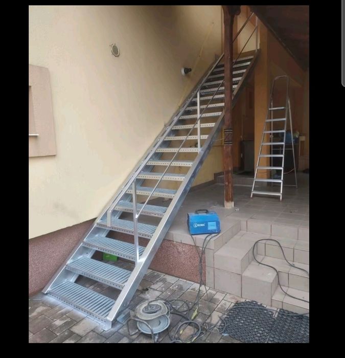 Văns scară la comandă