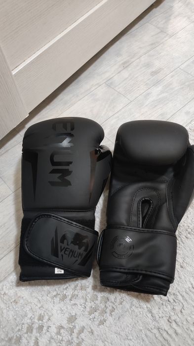 Боксерские перчатки новые