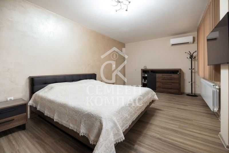 Тристаен луксозен апартамент  / Коматевско шосе