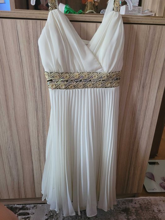 Rochie seara purtata o singura data.