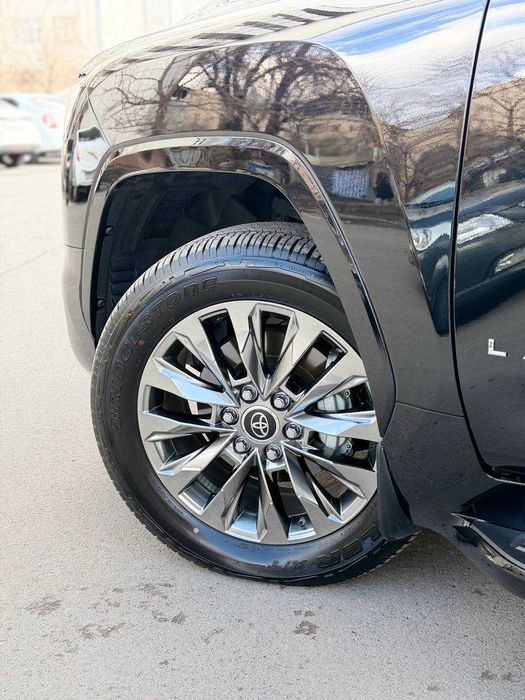 Sotuvda Toyota Land Cruiser 300 3.5 Twin Turbo