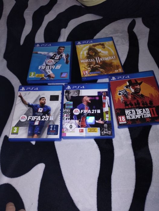 Cd uri PS4 in stare perfecta le vand pe toate 4