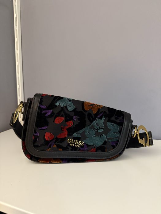 Оригинална чанта Guess
