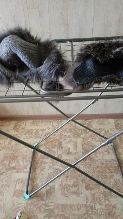 Продам 2 шапки б/у