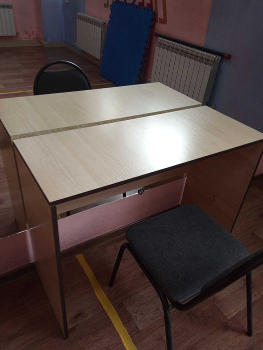 Столы для конференций и гримерные