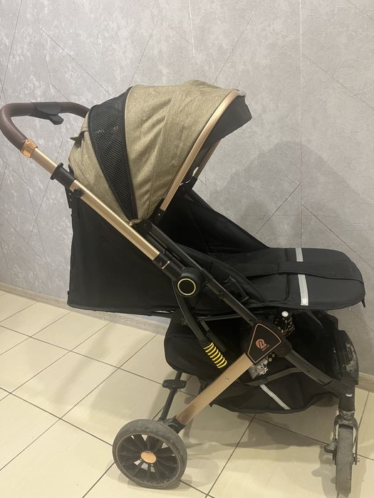 Продам универсальную коляску