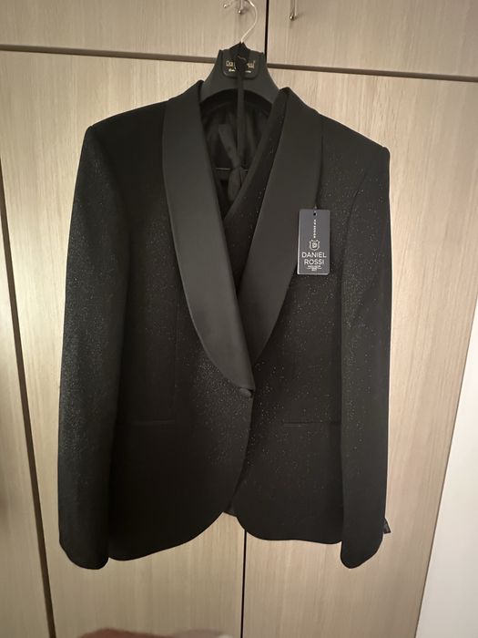 мъжки абитуриентски костюм