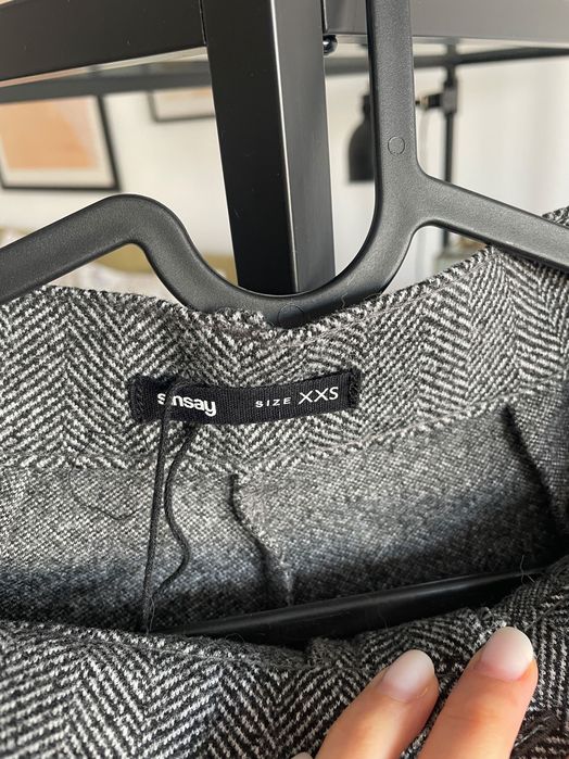 Pantaloni gri cu negru eleganți de toamnă/iarnă Sinsay mărimea xs talie înalte de birou