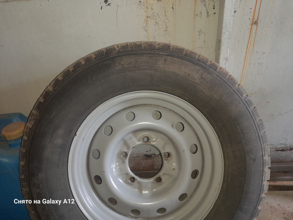 Продам зимнию резину в отличном состоянии