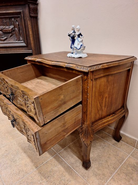 Скрин дъб с богата дърворезба