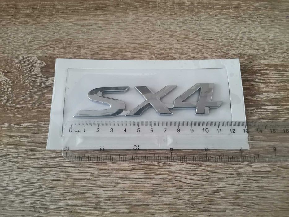 надпис емблема Suzuki SX4