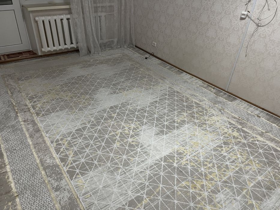 Продам ковер новый