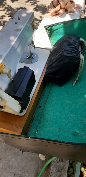 Продаётся швейная машина