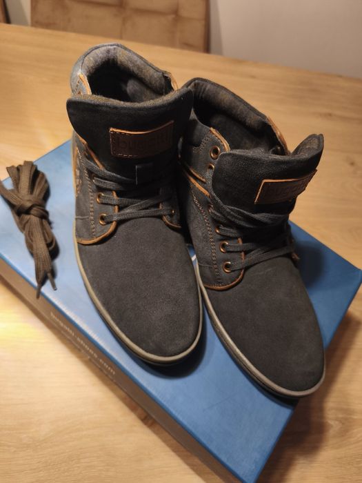 Ghetute Bugatti, din piele intoarsa