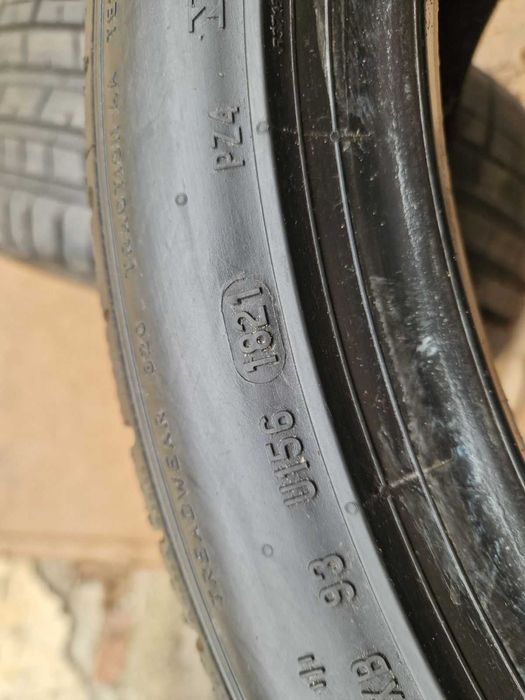 2 Pirelli R19 245/40 Летни гуми  DOT1821
