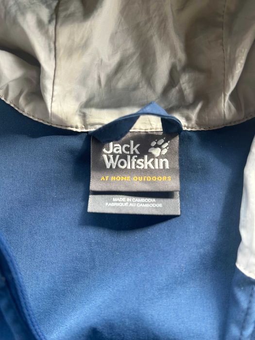 Jacheta primavara-toamna copii Jack Wolfskin, cu gluga, 128 EU. Noua!