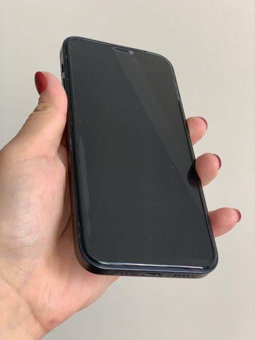 Продам Iphone 12