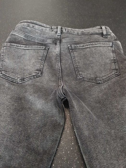 Продавам юношески панталони