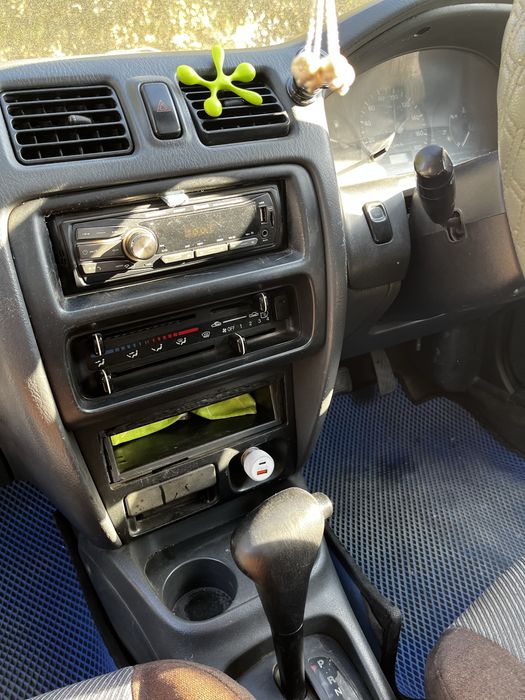 Мазда фэмели  праворукий