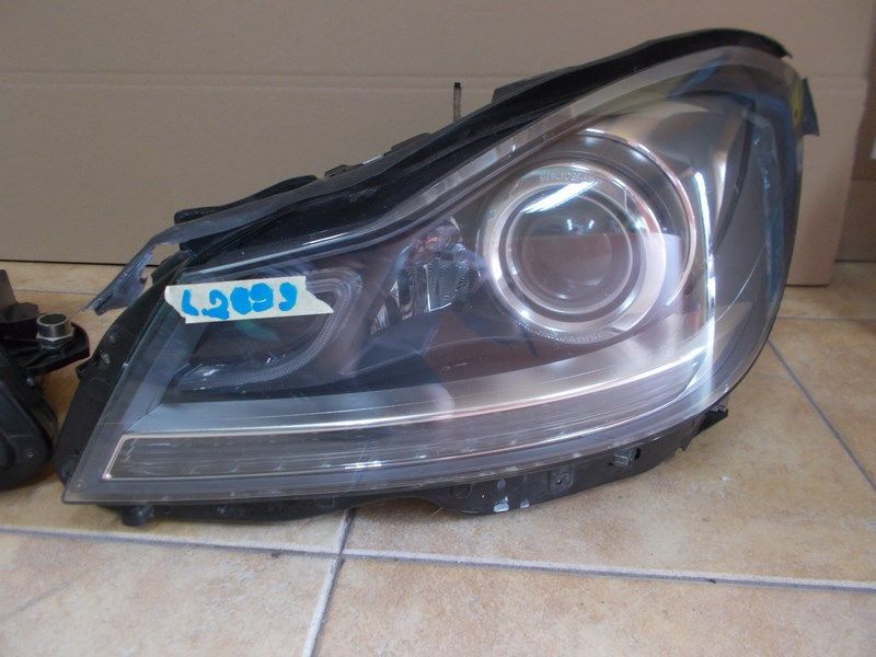 Mercedes W204 C class facelift far stanga dreapta faruri ils led xenon