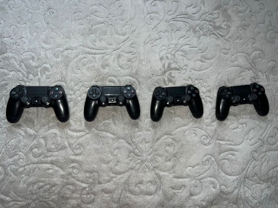 Vand ps 4 pro 1 TB. Impecabil