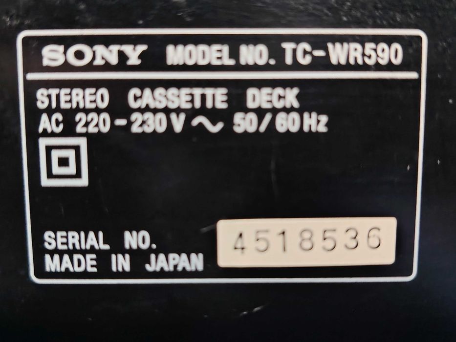 SONY TC-WR590 Stereo Cassette Deck are curelele rupte.