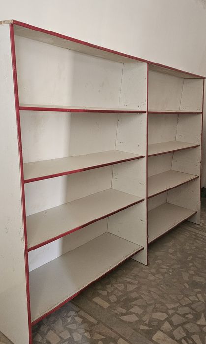 Dukon uchun stelajlar sotiladi.