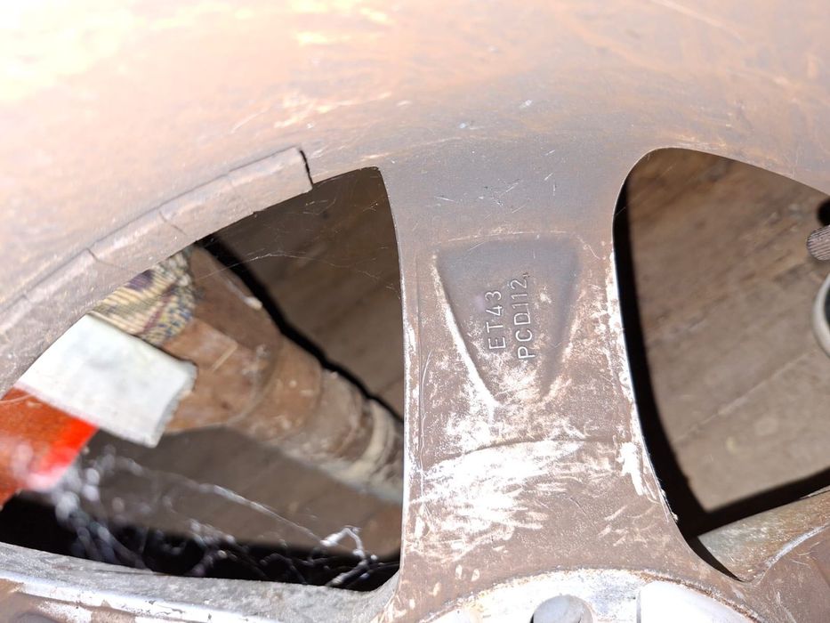 Vând jante +anvelope iarnă 195/ 65/ R15