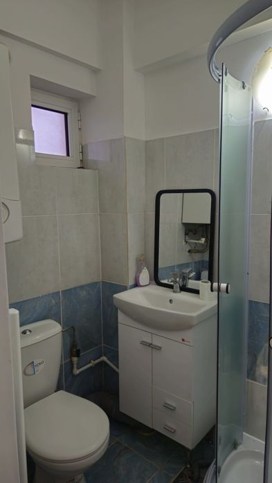 Spatiu comercial cu parcare proprie direct din strada !