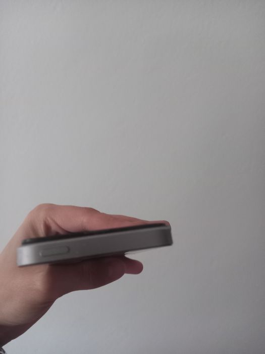 Продаю айфон 5s с диффектом