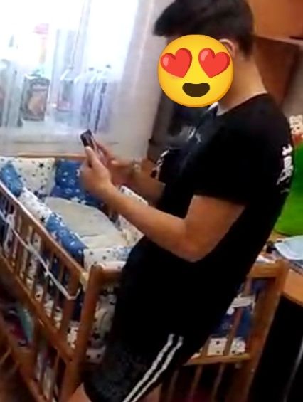 Кровать детская, коричневая