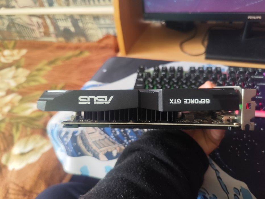 Продам видеокарту 1050ti 4gb