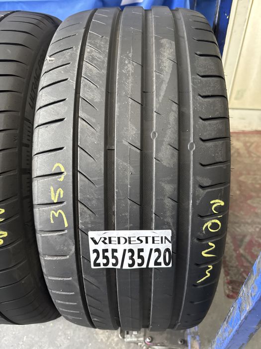 255/35/20 Vredestein