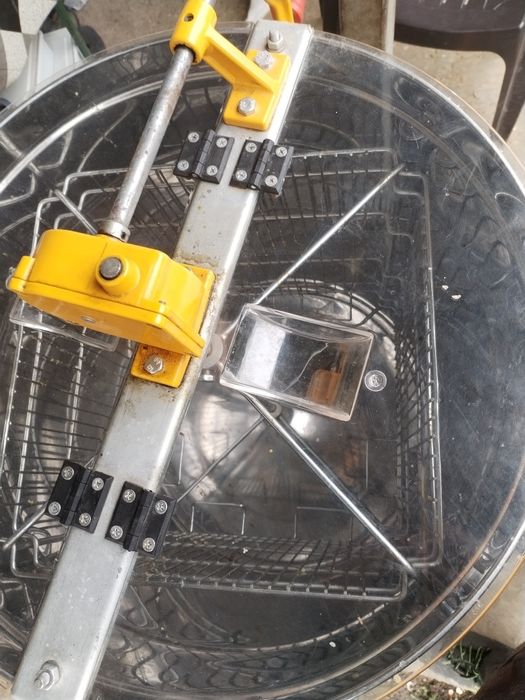 Центрофуга за мед