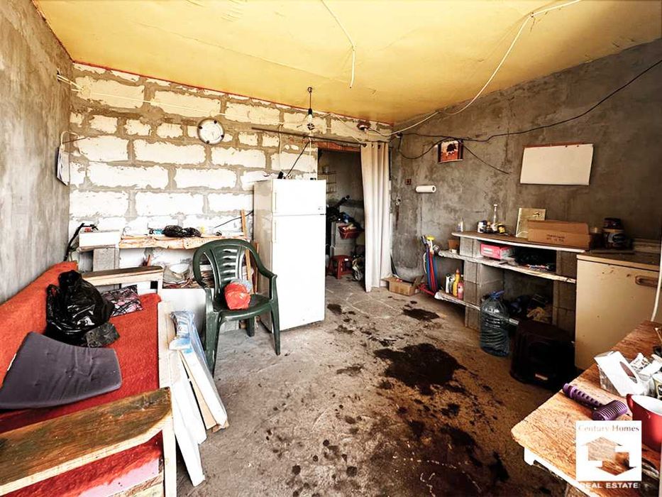 150026 Едноетажна къща с голям двор и разсадник в с. Горна Студена