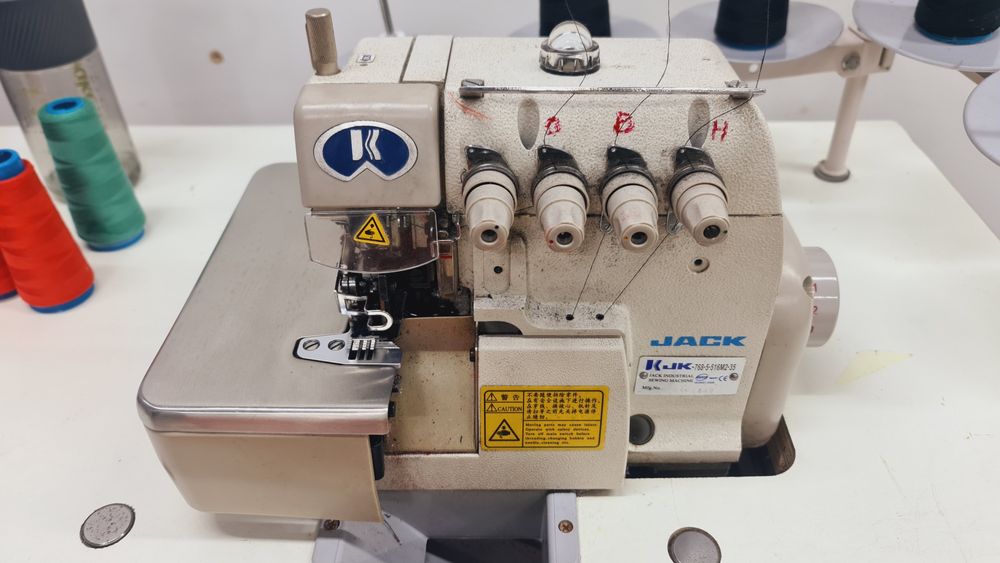 Продам 5 ниточный оверлог JACK