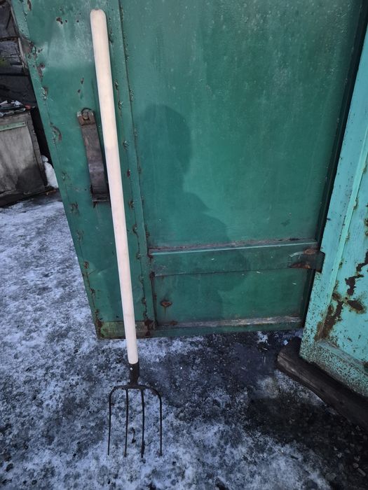 Продам вилы советские.