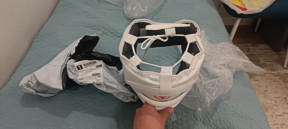 Шлем для каратэ.