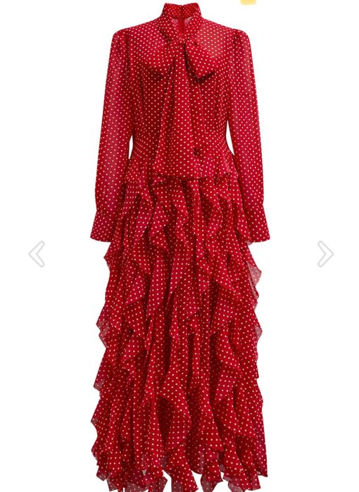 Красное платьЯ в отличном состояний