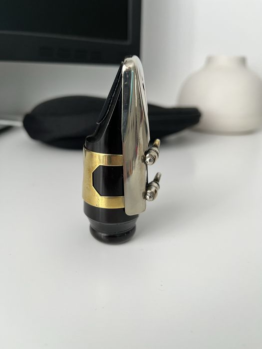 Mustiuc saxofon alto A. Lelandais cu bratara si capac