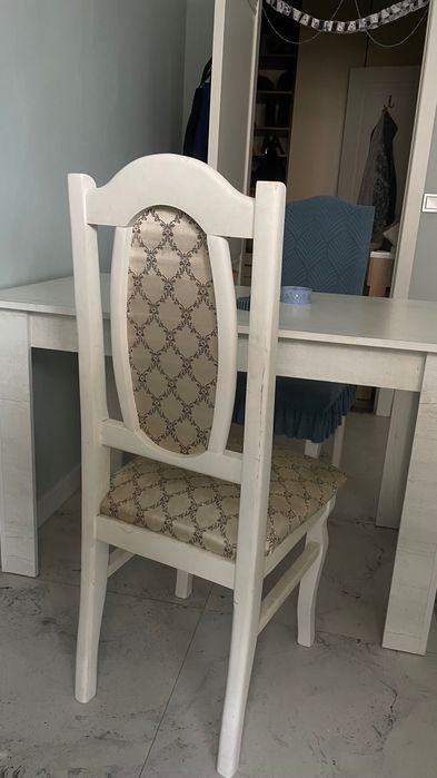 Белый кухонный стол и 2 стула