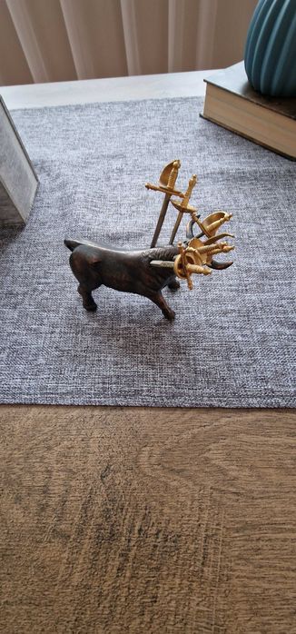 Статуетка на бик