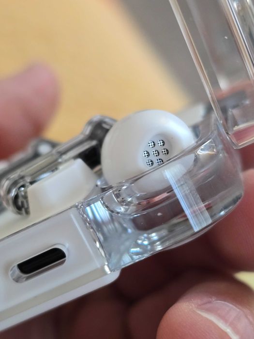 Nothing Ear Buds (R) generatia a 3-a (penultima)