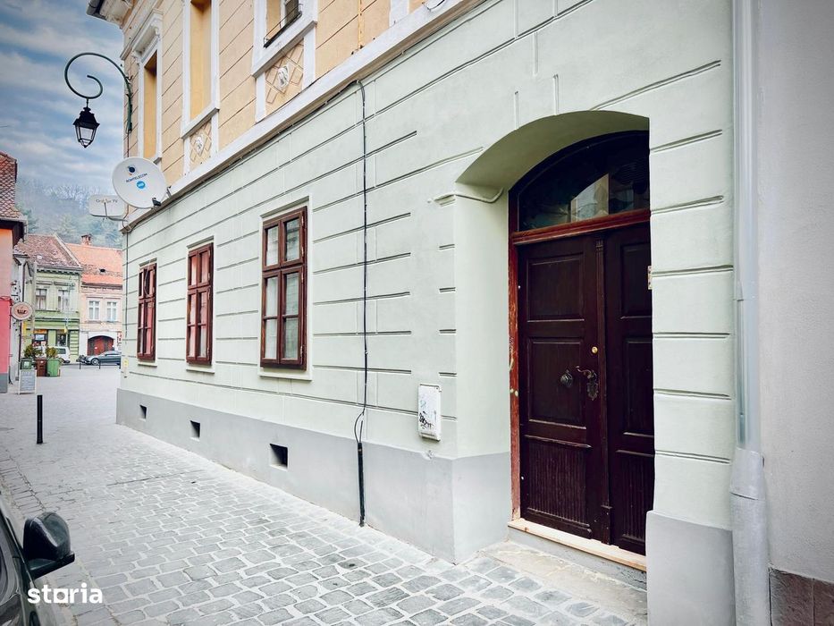 Duplex ultracentral, langa Biserica Neagra