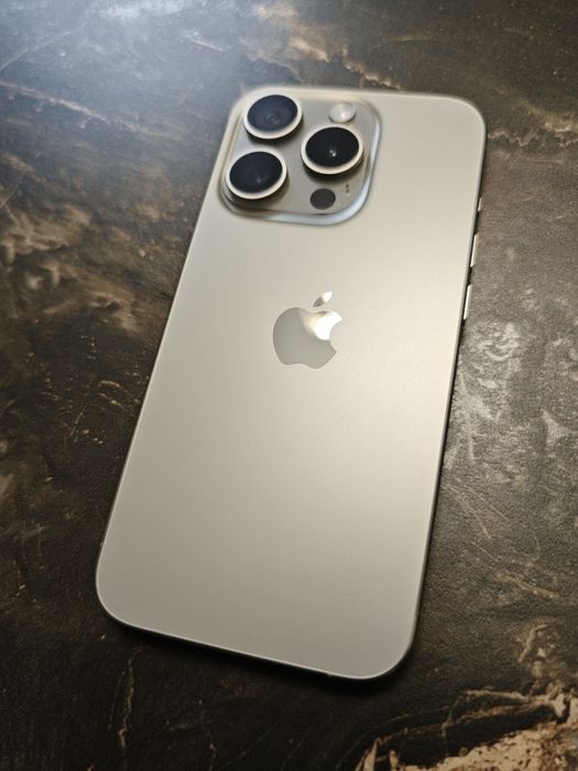 iPhone 15 pro 256 titanium