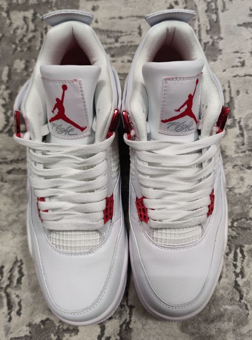 Jordan 4, University Red, 42 EUR
