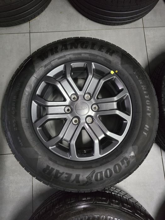 Roti Ford Ranger noi, r18