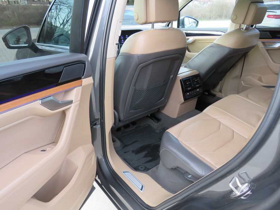 Volkswagen Touager 3.0TDI R-Line 2021г.