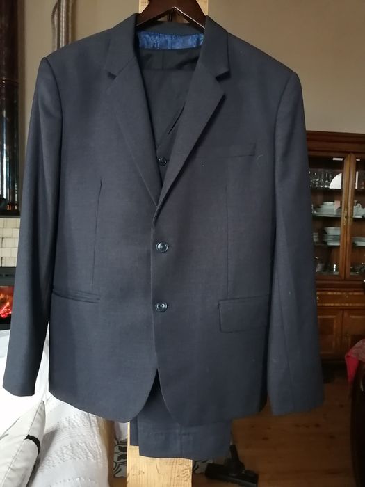 Мъжки костюм фина 100% вълна