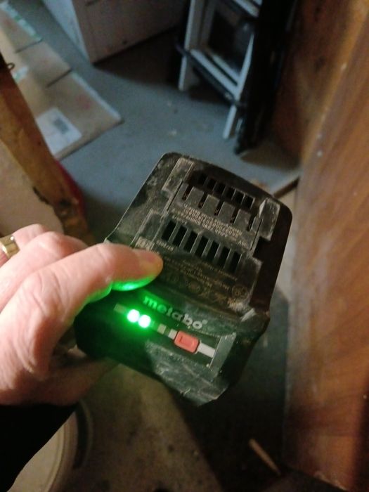 Vand acumulator si incarcator Metabo